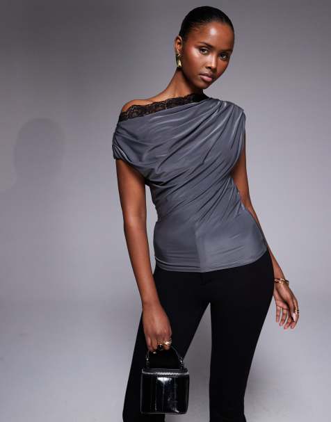 ASOS DESIGN – Figurbetontes Oberteil in Anthrazit mit Spitzenbesatz und One-Shoulder-Träger - view 1