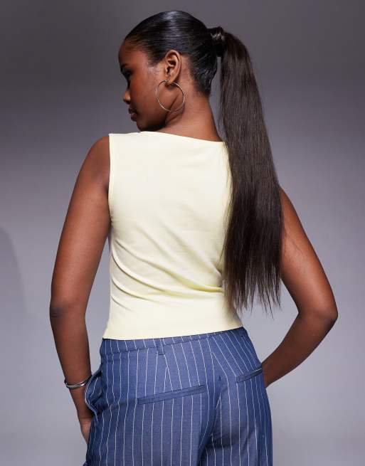 ASOS DESIGN – Figurbetontes Oberteil in Buttergelb mit verdrehtem Ausschnitt-Detail, 2 von 4