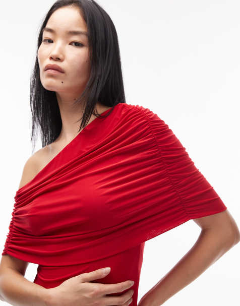 ASOS DESIGN – Figurbetontes Oberteil in Rot mit asymmetrischem Schultercape - view 1