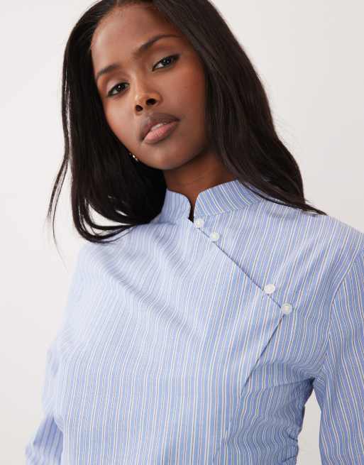 ASOS DESIGN – Figurbetontes, tailliertes Hemd in Blau mit Stehkragen und Streifen, 2 von 4