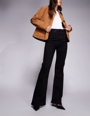 ASOS DESIGN - Figurformende Jeans in Schwarz mit ausgestelltem Bein und Powerstretch