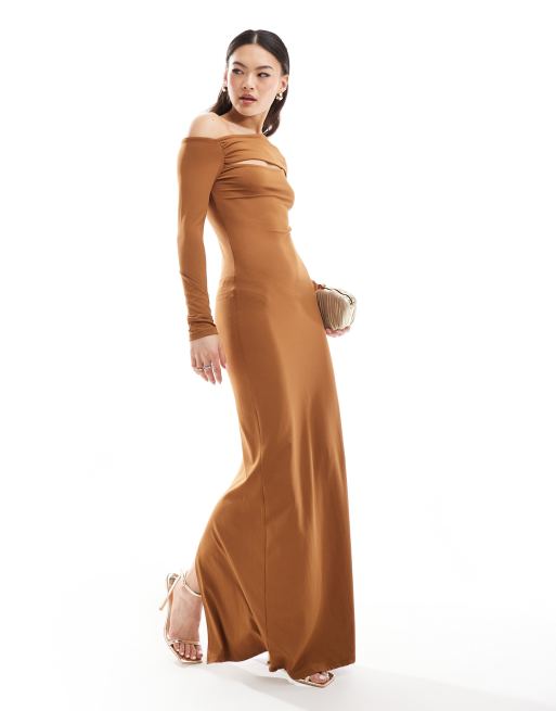 ASOS DESIGN – Figurformendes, langärmliges Maxikleid aus Jersey in Braun mit Zierausschnitt