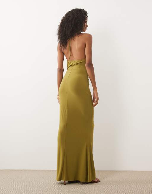 ASOS DESIGN figurformendes Maxikleid mit hohem Kragen und Besatz in Oliv, 3 von 4