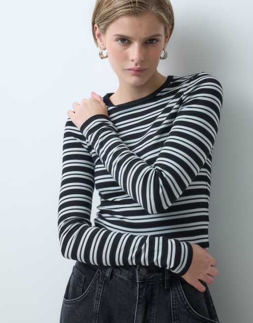 ASOS DESIGN figurnära långärmad baby t-shirt i monorandigt, 5 av 5