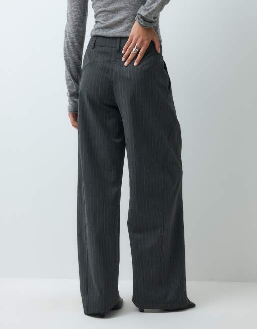 ASOS DESIGN figursydd barrelbyxa med låg midja i kolgrå pinstripe, 2 av 5