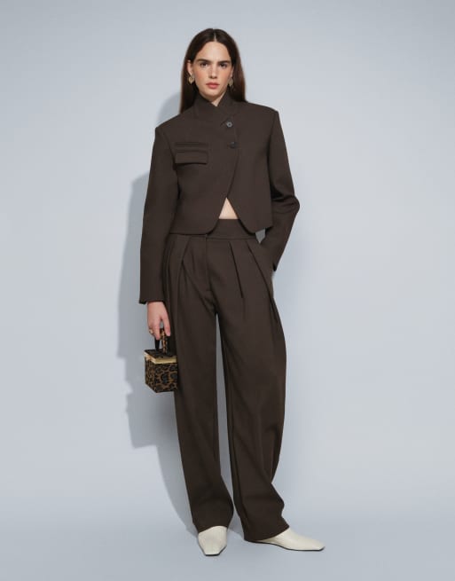 ASOS DESIGN figursydd blazer i ulllook, boxig och kort modell med hög krage i khaki, 2 av 7