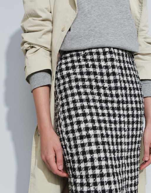 ASOS DESIGN figursydd bouclé pennkjol i svartvitt hundtandsmönster, 3 av 9