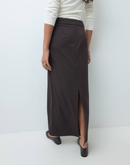 ASOS DESIGN figursydd kjol i chokladfärgad pinstripe, 3 av 5
