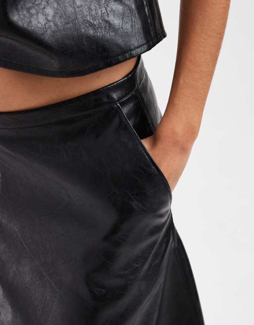ASOS DESIGN figursydd midikjol i svart krackelerad läderimitation, 4 av 5