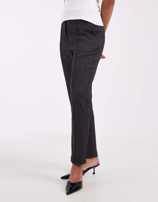 ASOS DESIGN figursydda cigarettbyxor i ankellängd med mono-fläck, 2 av 5