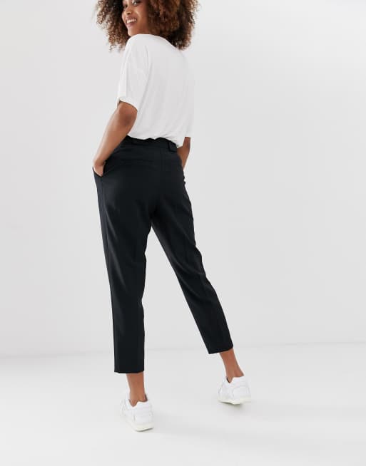 ASOS DESIGN – Figursydda finbyxor med avsmalnande ben, 2 av 4