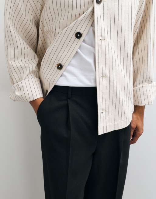 ASOS DESIGN figursydda vida byxor i mörkbrun kraftig twill med påsydda bakfickor, 3 av 5
