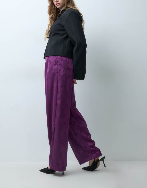 ASOS DESIGN figursydda vida byxor med veckdetalj i lila jacquard, 3 av 5