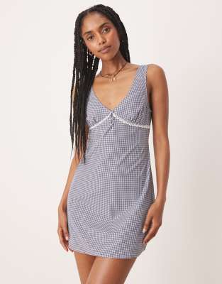 ASOS DESIGN - Figursyet minikjole med flagrende kant og gingham-tern - view 1