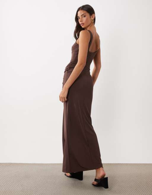 ASOS DESIGN figursyet slinky maxikjole i chokolade, 4 af 4