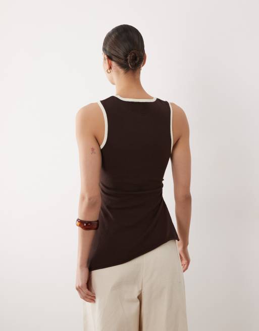 ASOS DESIGN - Fijngebreide asymmetrische tanktop in bruin, 3 van 4