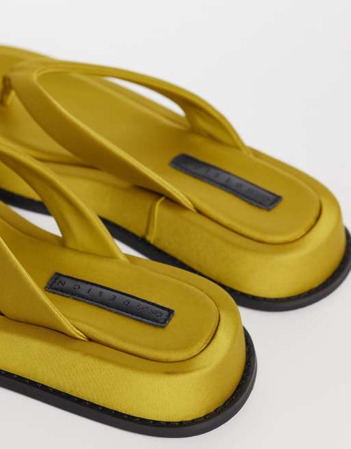 ASOS DESIGN – Filia – Gulgröna flatform-sandaler i satin med tårem, 4 av 4