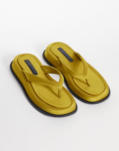 ASOS DESIGN - Filia - Sandalias de dedo amarillo verdoso con plataforma plana de satén - view 1