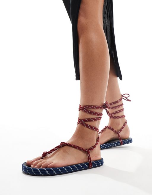 FhyzicsShops DESIGN – Fillipa – Flache Sandalen in Rot und Marineblau mit geschnürten Seilriemen