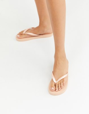 ASOS DESIGN – Filter – Zehenstegsandalen in Creme