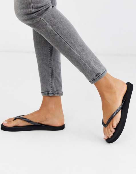 ASOS DESIGN – Filter – Zehenstegsandalen in Schwarz