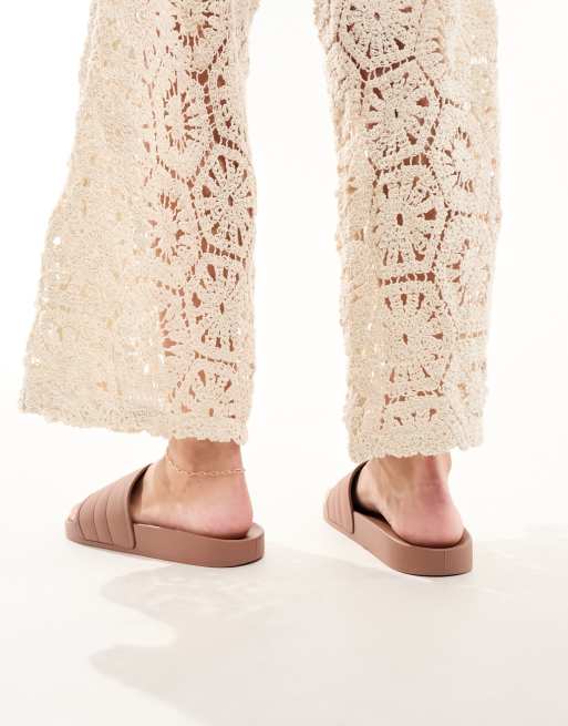 ASOS DESIGN - Final - Sliders da piscina beige, 2 di 4
