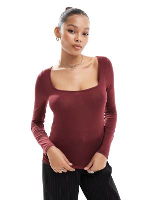 fine knit scoop neck long sleeve top in burgundy-Multi