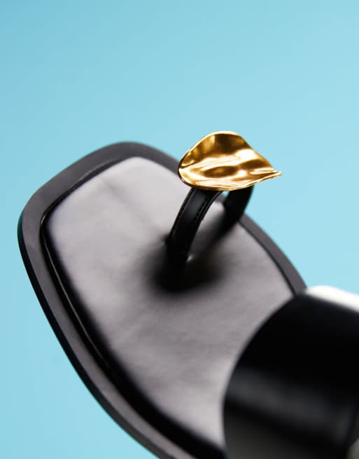 ASOS DESIGN Finesse heeled sandals with hammered metal toe loops in black, 4 of 4