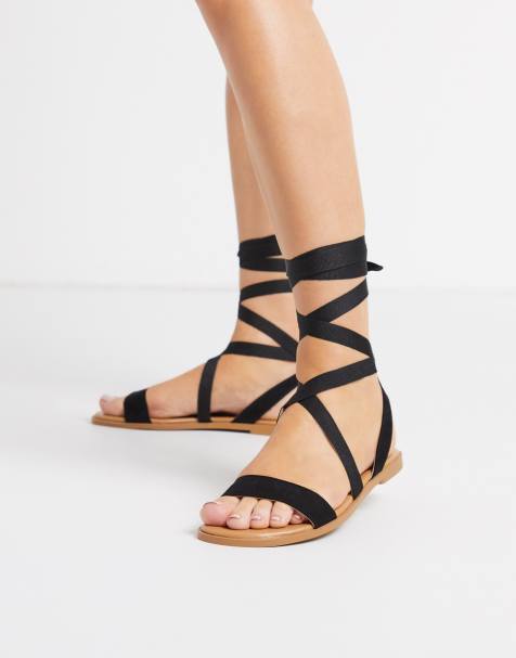 ASOS DESIGN – Finland – Flache Sandalen mit Beinschnürung in Schwarz