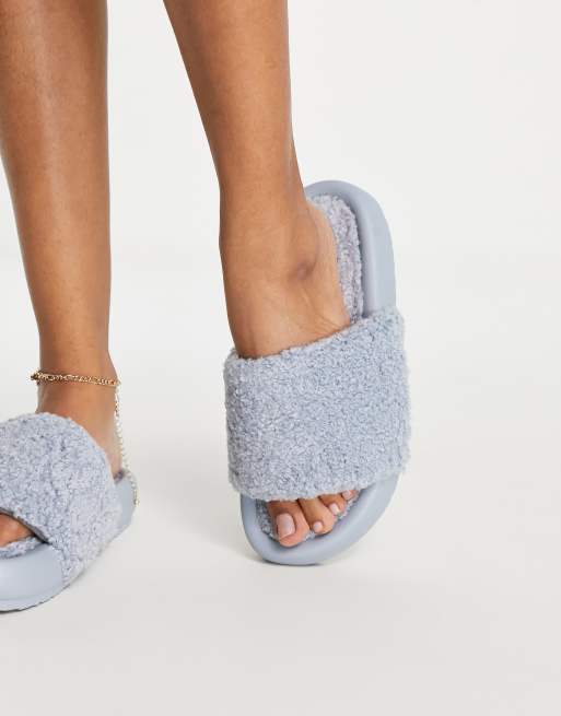 ASOS DESIGN – Finsbury – Blå, vadderade tofflor i teddy