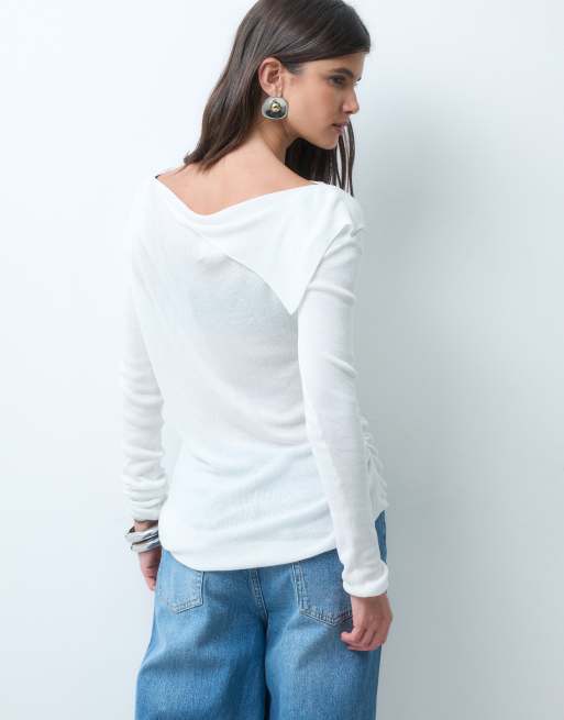 ASOS DESIGN finstickad topp med bara axlar och rynkade detaljer i cream, 3 av 4