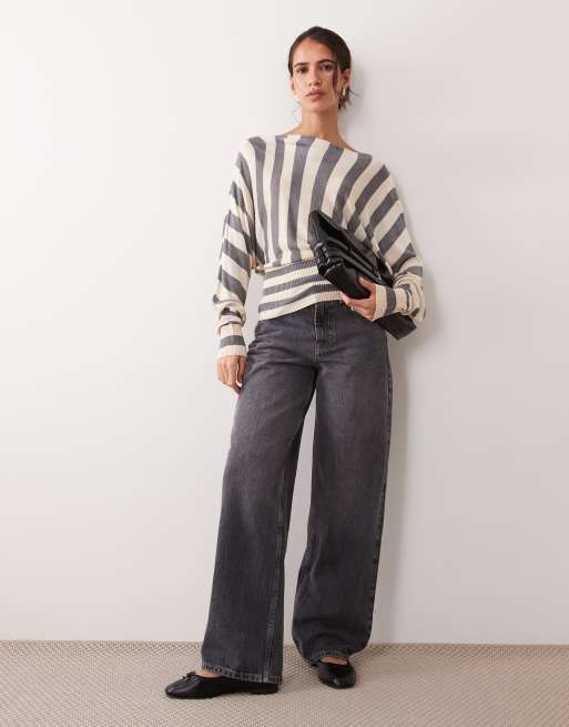 ASOS DESIGN finstrikket offshoulder-striktrøje med talje i grå og cremefarvet stribe, 2 af 4