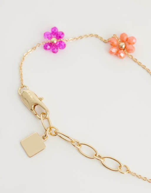 ASOS DESIGN fint armbånd med blomster af perler i guldfarvet tone, 2 af 3