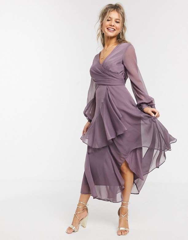  Wylot ASOS DESIGN – Fioletowa kopertowa sukienka midi z dwuwarstwową spÓdnicą MAUVE