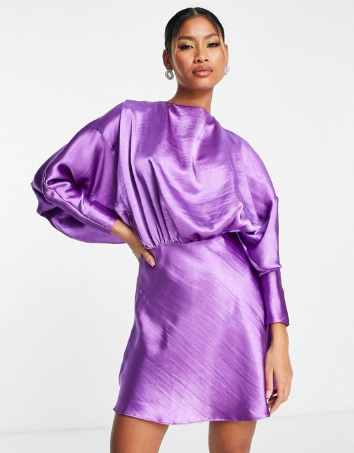 ASOS DESIGN – Fioletowa sukienka mini ze lśniącej satyny z odkrytymi  plecami i balonowymi rękawami | ASOS