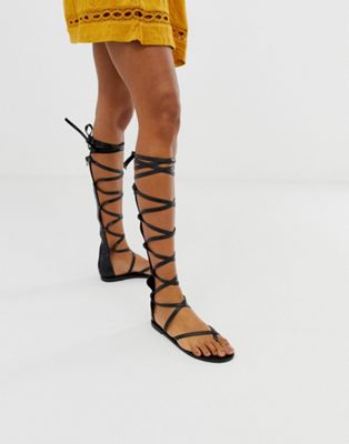 sandali stile gladiatore