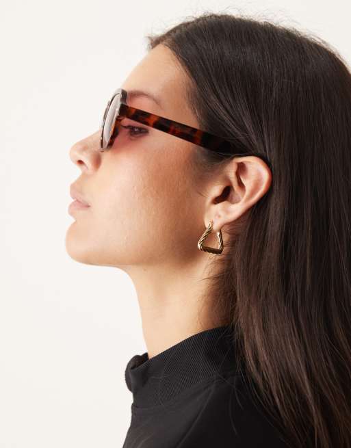 ASOS DESIGN - Firkantede solbriller med stel med skildpaddemønster og lyserøde glas, 2 af 3