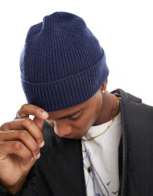 fisherman ribbed beanie in navy