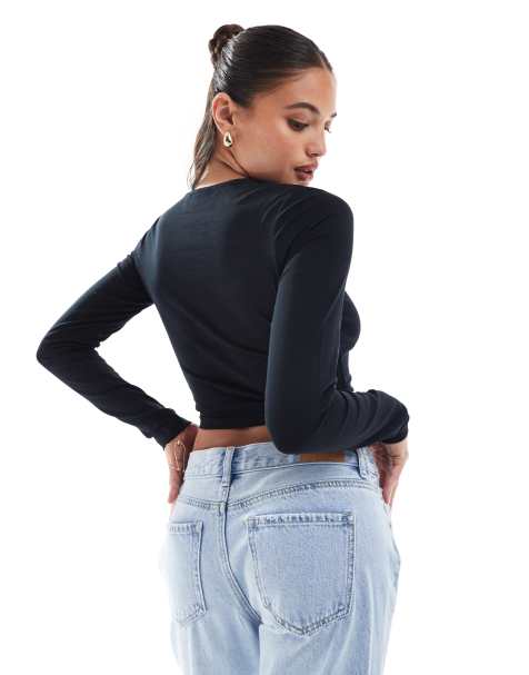 ASOS DESIGN fitted crop t-shirt with long sleeve in black - view 2