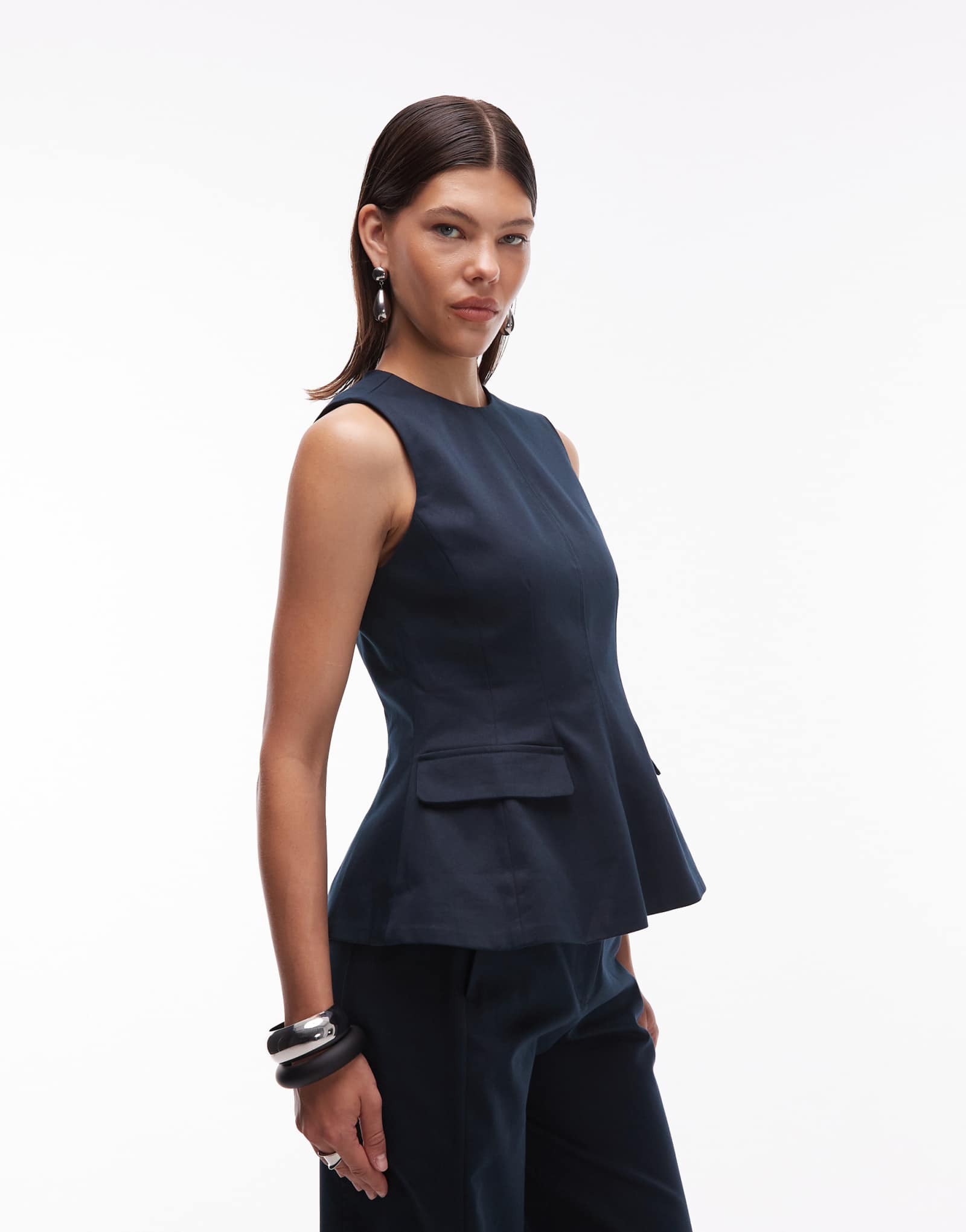 Приталенный топ с баской от ASOS DESIGN темно-синего цвета с отделкой в виде язычка - часть комплекта