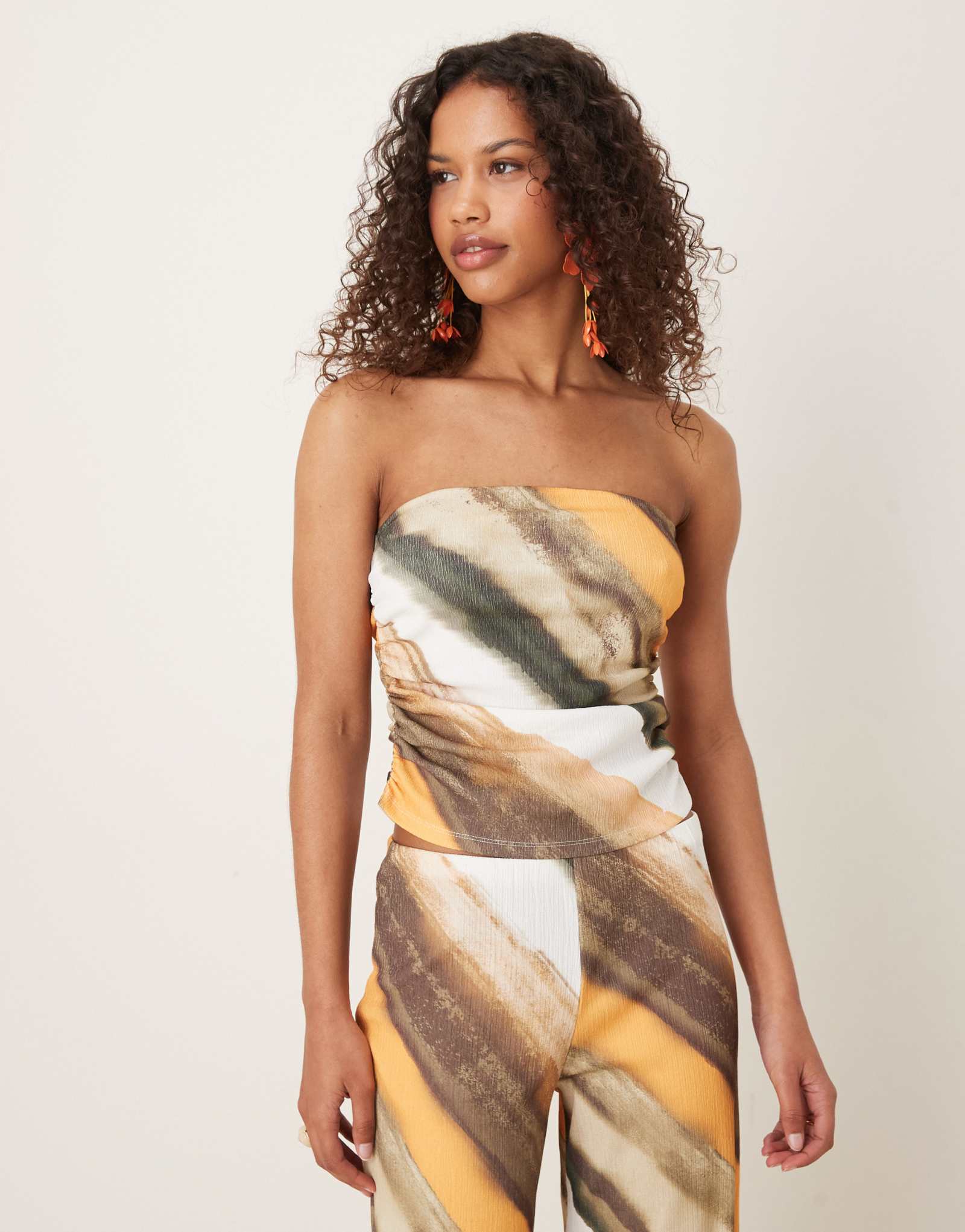 Облегающее бандо с рюшами и абстрактным принтом от ASOS DESIGN - часть комплекта