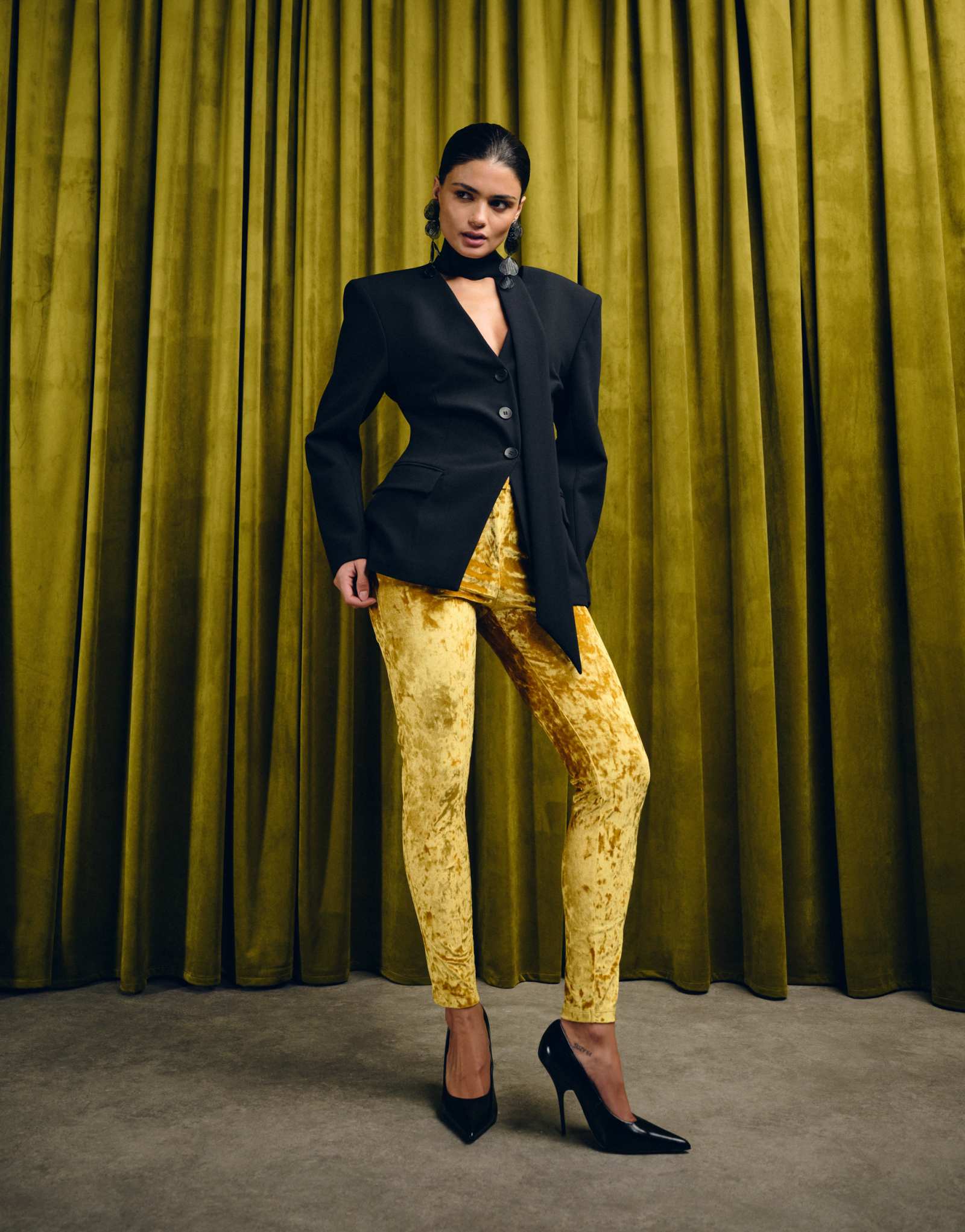 ДИЗАЙНЕРСКИЕ зауженные бархатные брюки ASOS с пятью карманами золотистого цвета