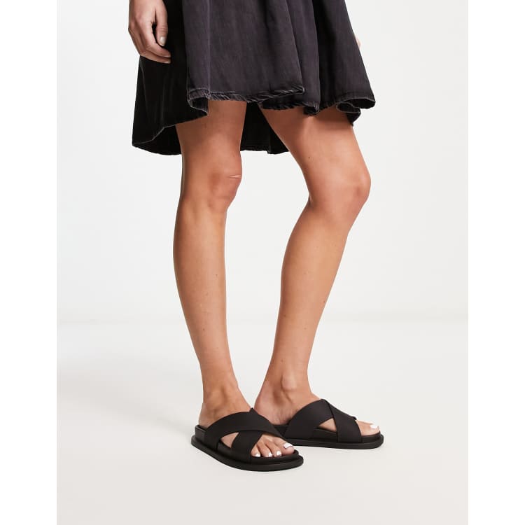 Omgivelser lommeregner mørkere ASOS DESIGN Fixation cross strap jelly flat sandals in black | ASOS