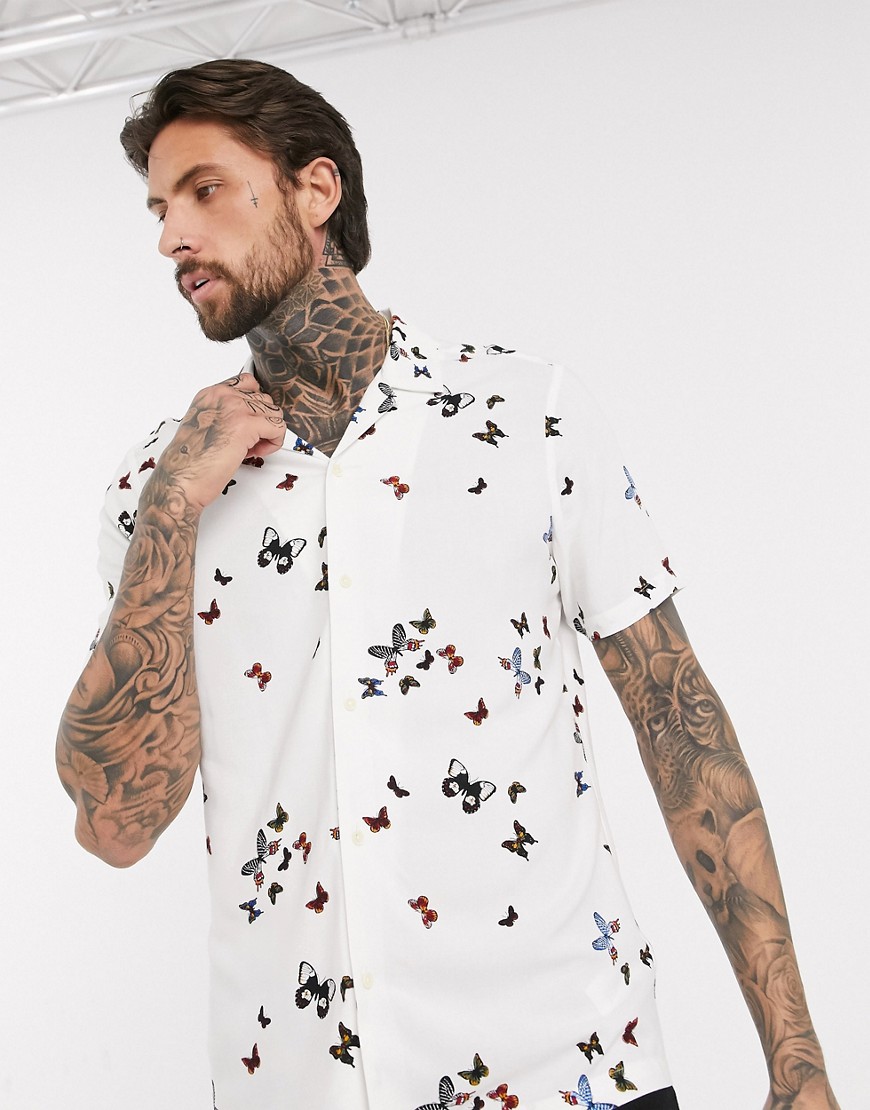 ASOS DESIGN – Fjärilsmönstrad skjorta i regular fit med platt krage-Vit