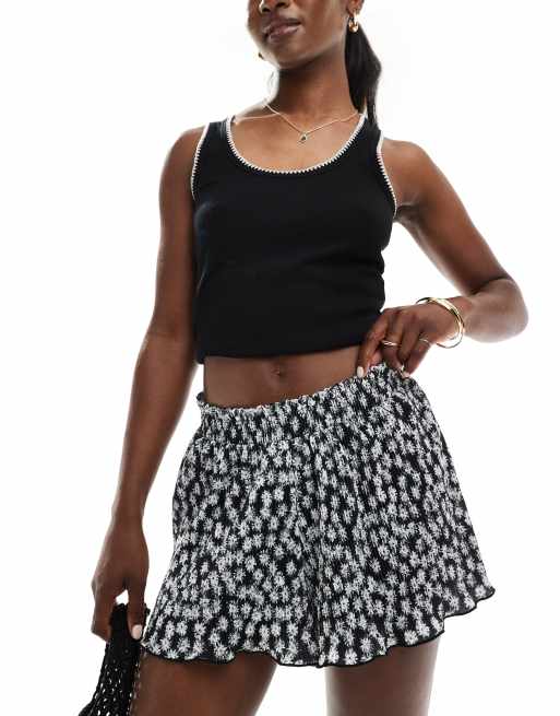 ASOS DESIGN - Flagrende shorts med plisseringer i monokromt småprint