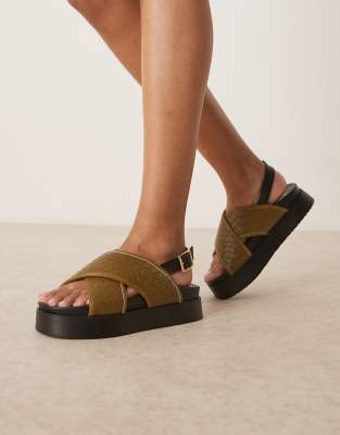 ASOS DESIGN - Flame - Sandalen in Olivgrün mit gewebten überkreuzten Riemen und Fußbett