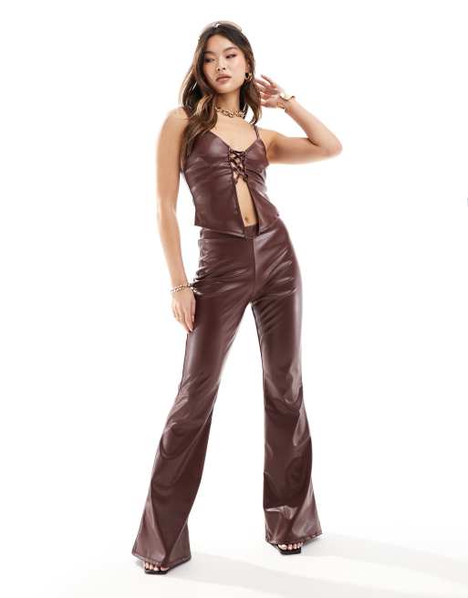 ASOS DESIGN - Flare-broek met leerlook in chocoladebruin, deel van co-ord set