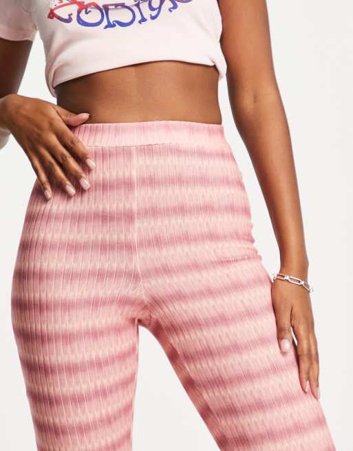 ASOS DESIGN - Flare broek met ombre-textuur in roze en geel, 3 van 4