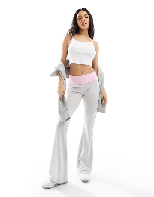 ASOS DESIGN - Flare-broek met omgeslagen taille in gemêleerd grijs en roze