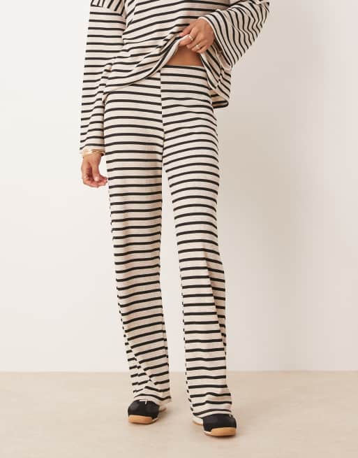 ASOS DESIGN - Flare-broek met wafelstructuur en zwart-witte strepen, deel van co-ord set, 2 van 5